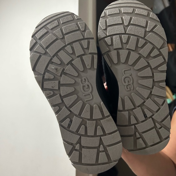 KIDS UGG BLACK BOOTS, SIZE 1 - Picture 3 of 3